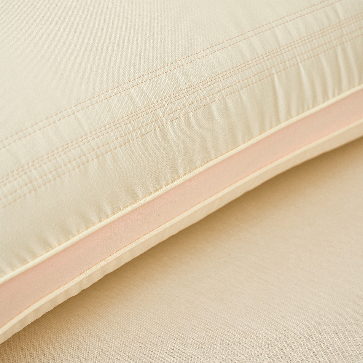 91家纺网 家纺一手货源 找家纺 （总）梦叶草 2026新款七朵玫瑰亲肤护颈枕芯助睡眠枕头