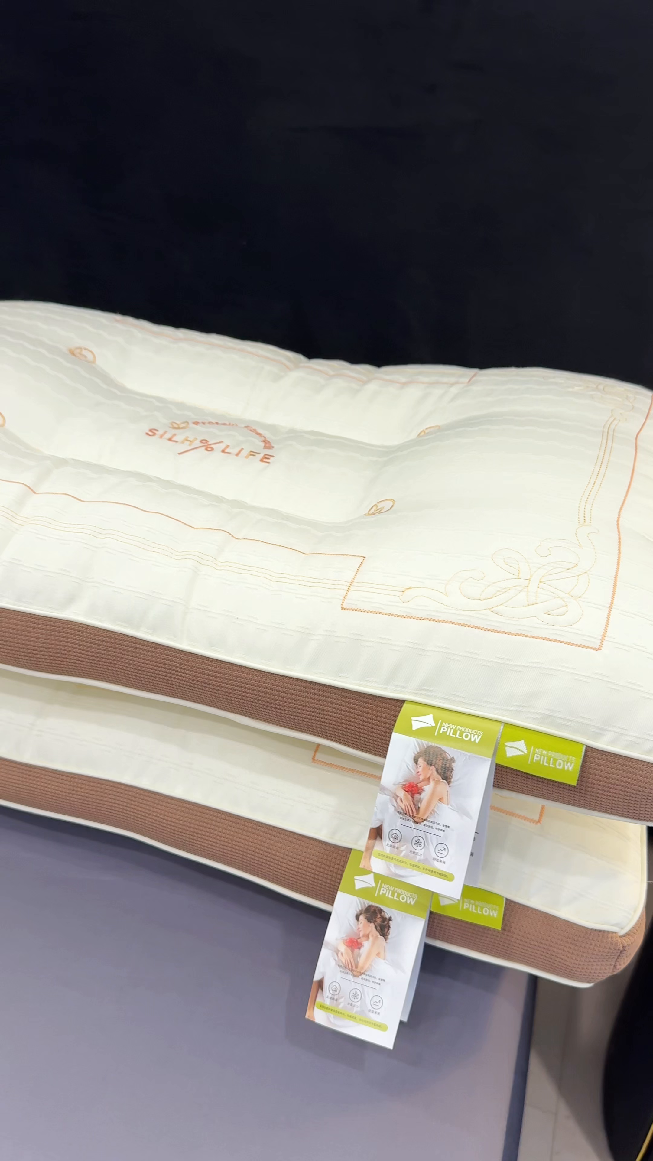 91家纺网 家纺一手货源 找家纺 梦叶草 2026新款低调生活简约灰白护颈枕头枕芯 组合图仅供参考不可下单