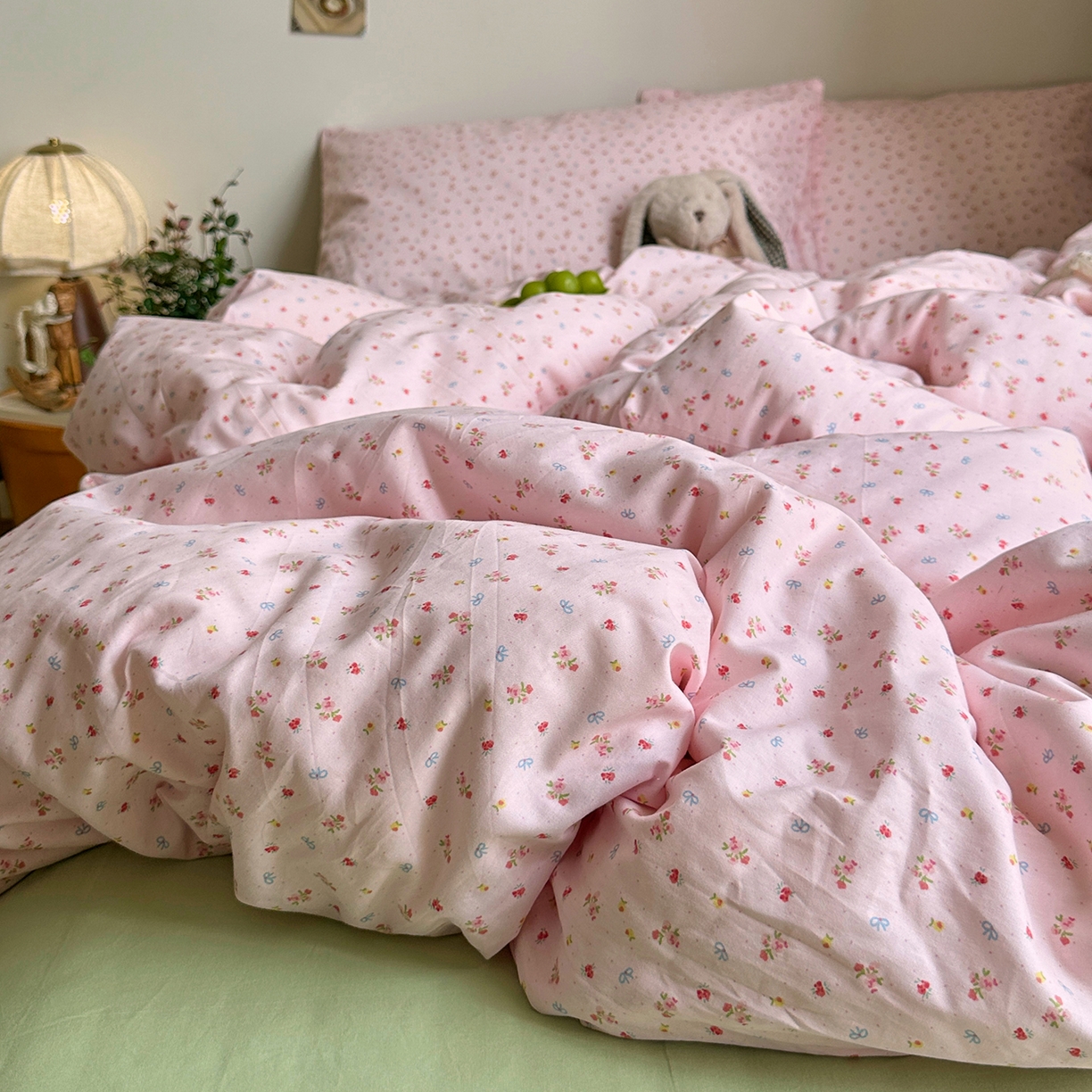 91家纺网 家纺一手货源 找家纺 艾咪-Amy ntmy 2026新款博主风清新田园小碎花全棉纯棉四件套-甜樱 清新甜樱-粉