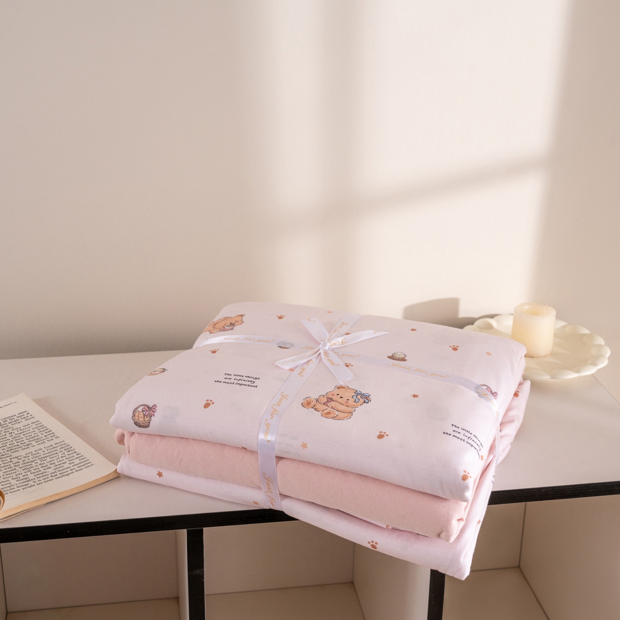 91家纺网 家纺一手货源 找家纺 梦可莱家居 2026新款全棉纯棉针织棉印花可爱卡通系列四件套 蛋糕熊