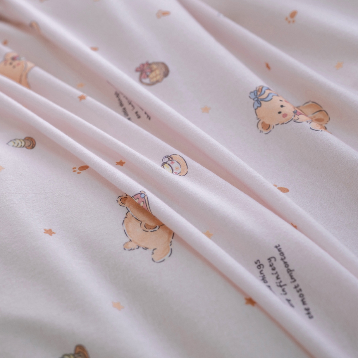 91家纺网 家纺一手货源 找家纺 梦可莱家居 2026新款全棉纯棉针织棉印花可爱卡通系列四件套 蛋糕熊