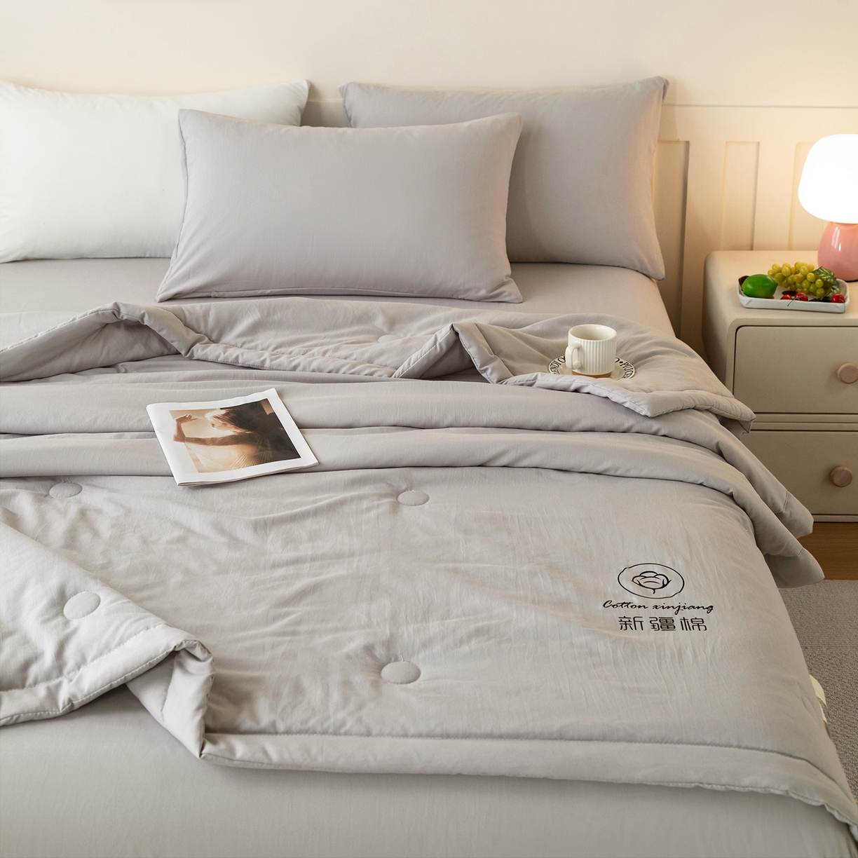 91家纺网 家纺一手货源 找家纺 几禾 2026春夏新款纯色水洗棉双拼夏被新疆棉花被夏凉被空调被被子被芯 纯色-浅灰