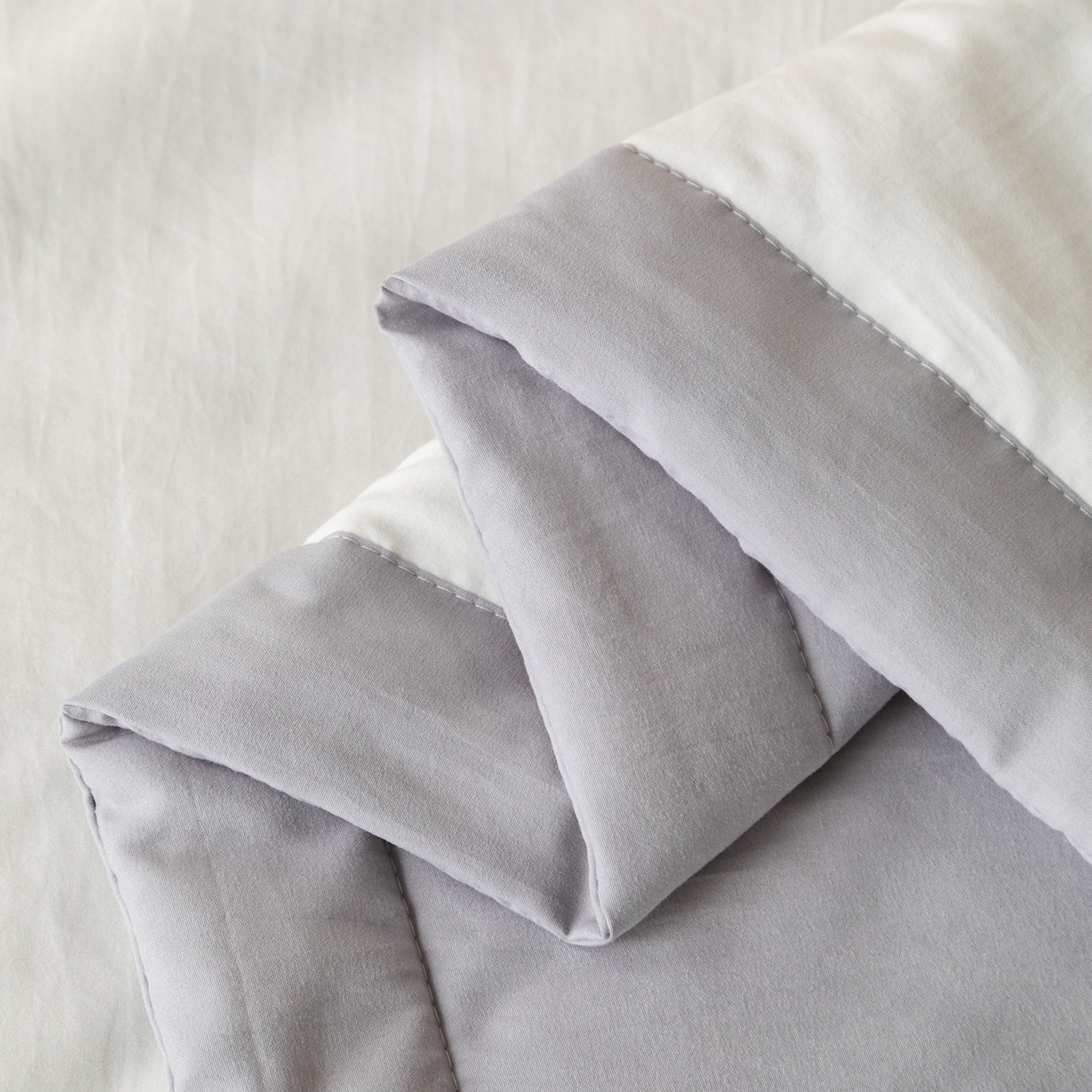 91家纺网 家纺一手货源 找家纺 几禾 2026春夏新款纯色水洗棉双拼夏被新疆棉花被夏凉被空调被被子被芯 双拼-白灰