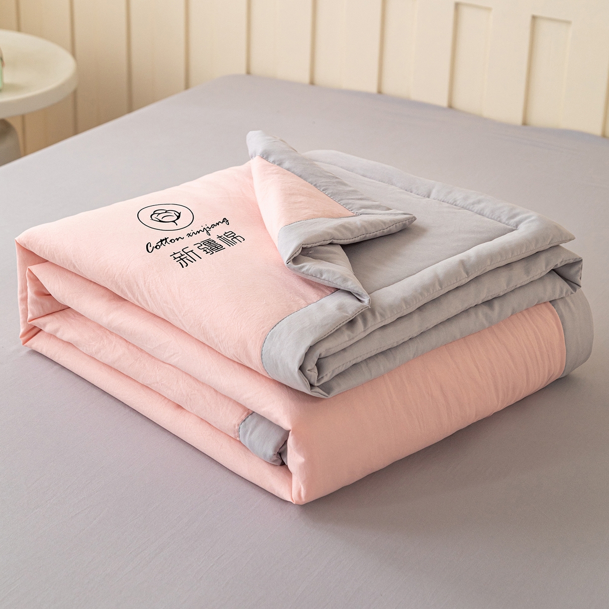 91家纺网 家纺一手货源 找家纺 几禾 2026春夏新款纯色水洗棉双拼夏被新疆棉花被夏凉被空调被被子被芯 双拼-粉灰