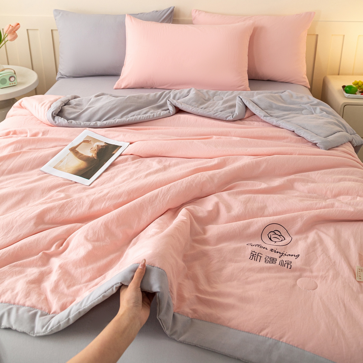 91家纺网 家纺一手货源 找家纺 几禾 2026春夏新款纯色水洗棉双拼夏被新疆棉花被夏凉被空调被被子被芯 双拼-粉灰
