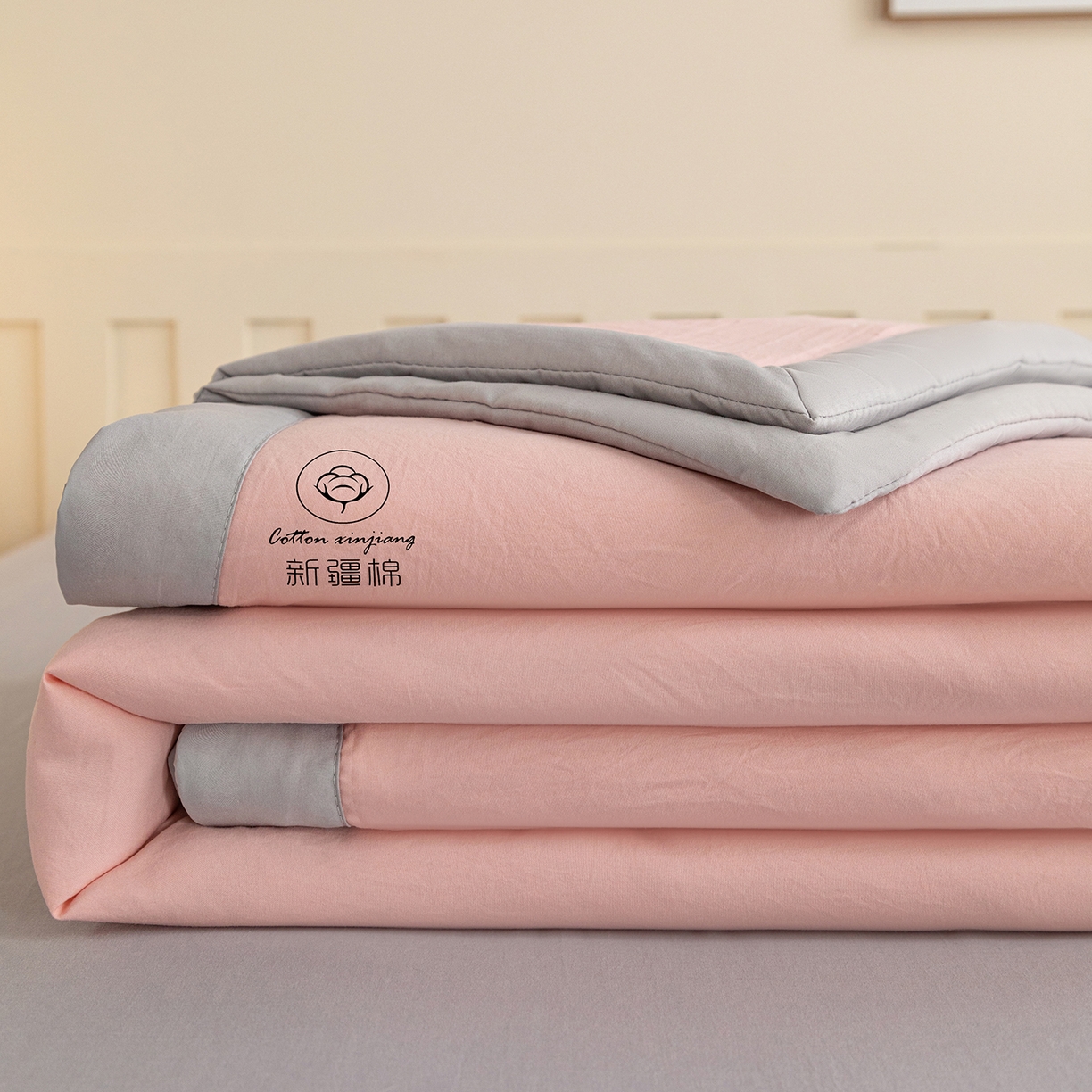 91家纺网 家纺一手货源 找家纺 几禾 2026春夏新款纯色水洗棉双拼夏被新疆棉花被夏凉被空调被被子被芯 双拼-粉灰