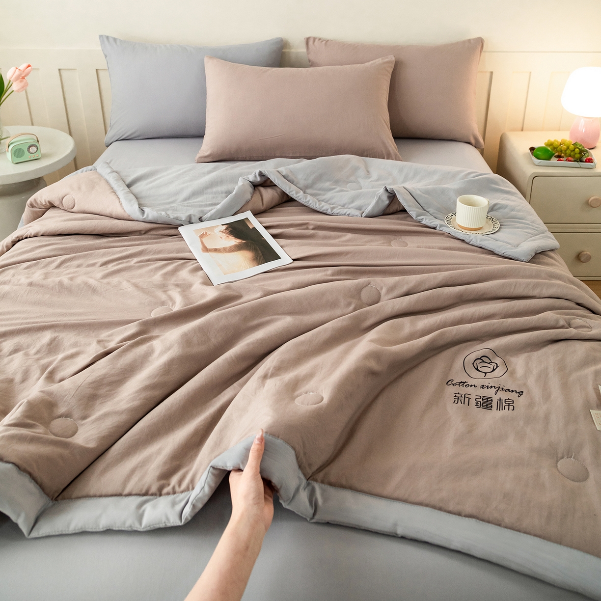 91家纺网 家纺一手货源 找家纺 几禾 2026春夏新款纯色水洗棉双拼夏被新疆棉花被夏凉被空调被被子被芯 双拼-卡其灰