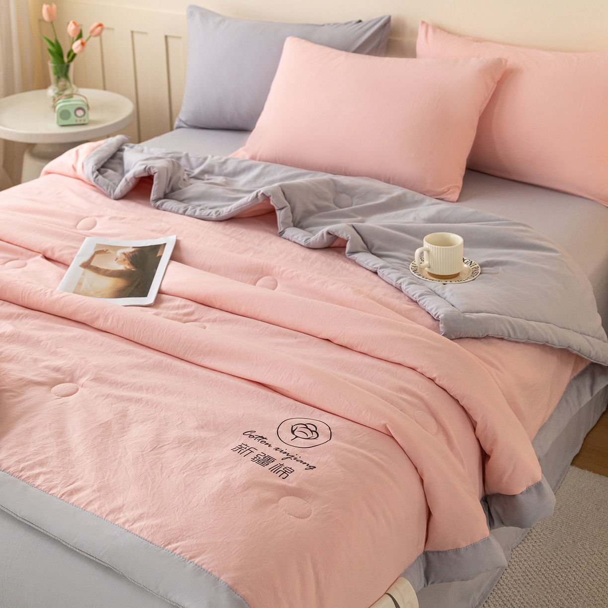 91家纺网 家纺一手货源 找家纺 几禾 2026春夏新款纯色水洗棉双拼夏被新疆棉花被夏凉被空调被被子被芯 双拼-粉灰