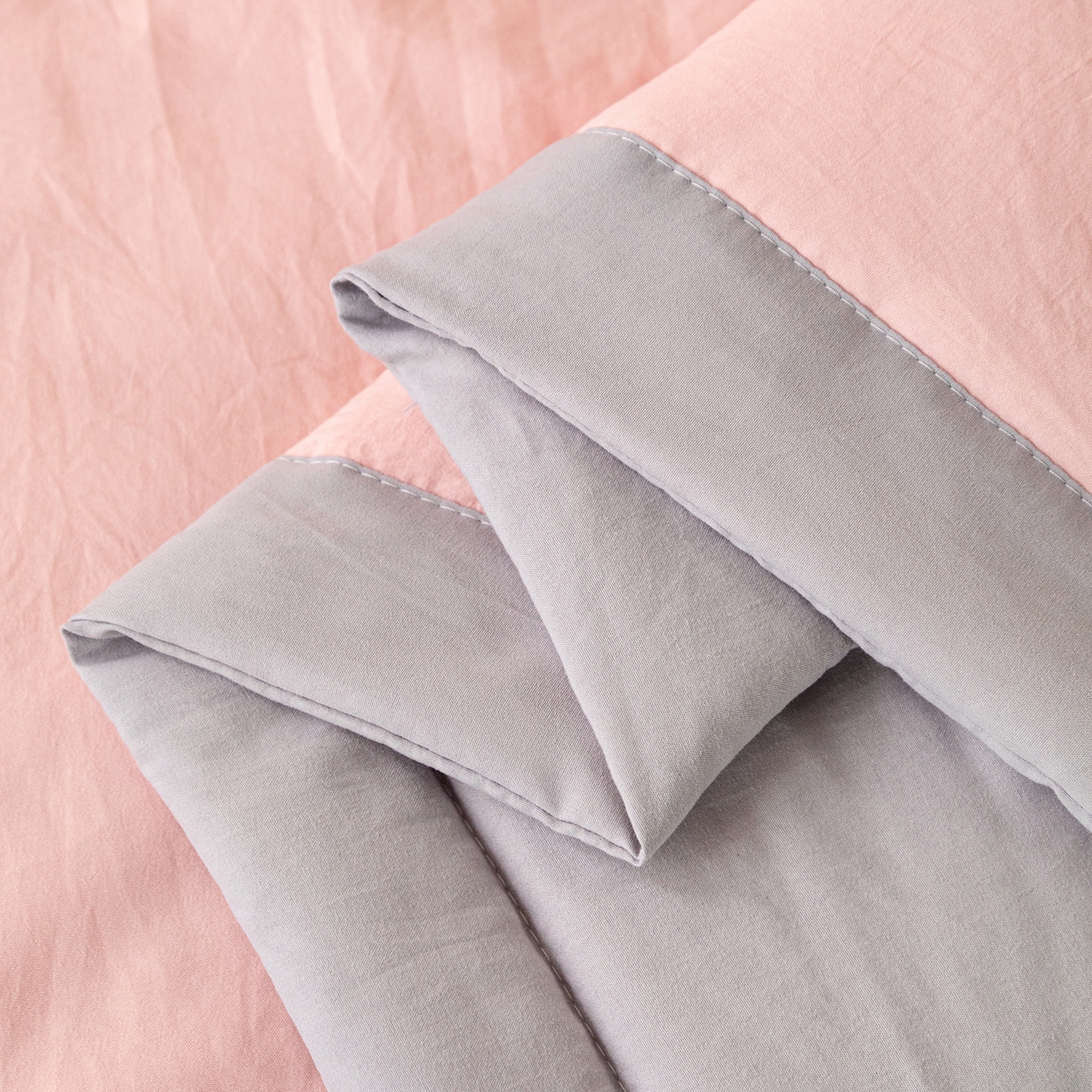 91家纺网 家纺一手货源 找家纺 几禾 2026春夏新款纯色水洗棉双拼夏被新疆棉花被夏凉被空调被被子被芯 双拼-粉灰