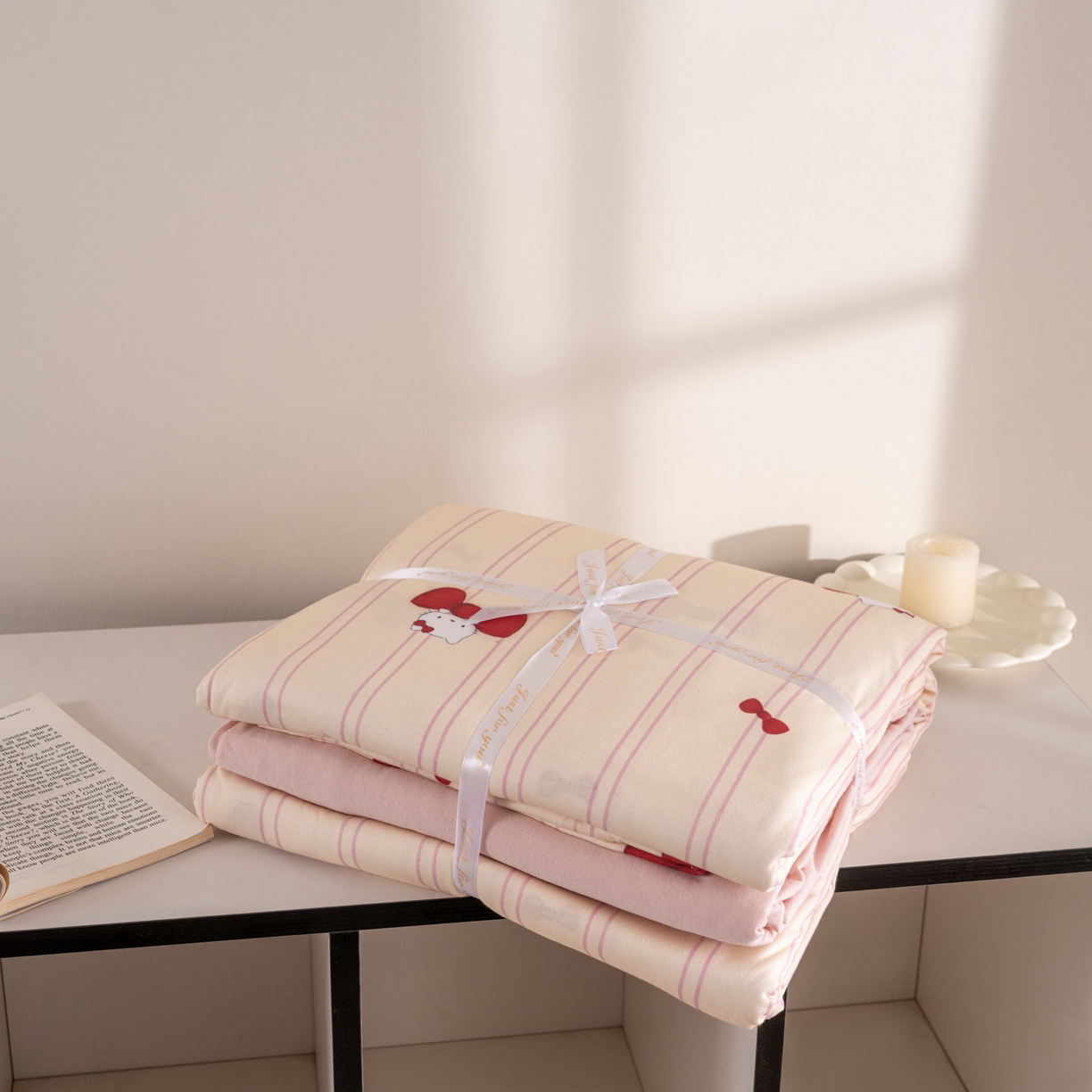 91家纺网 家纺一手货源 找家纺 梦可莱家居 2026新款全棉纯棉针织棉印花可爱卡通系列四件套 蝴蝶猫咪