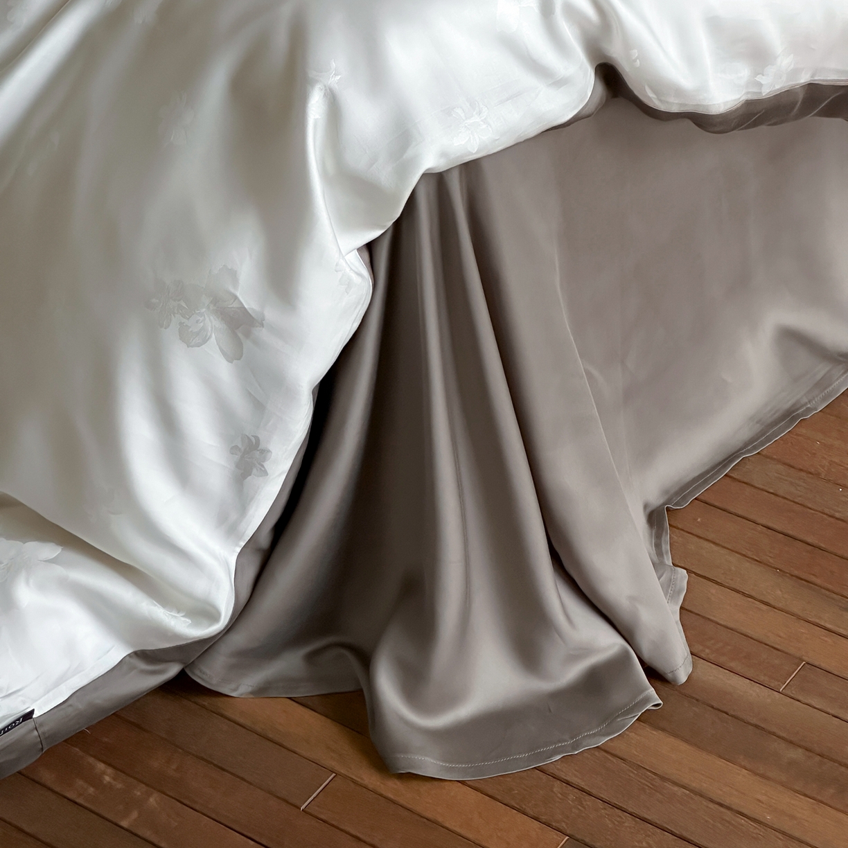 91家纺网 家纺一手货源 找家纺 玉宇阁家居 2026新款60S进口兰精天丝提花四件套-莫莫咖momocha 莫莫咖momocha-榛子酱巧