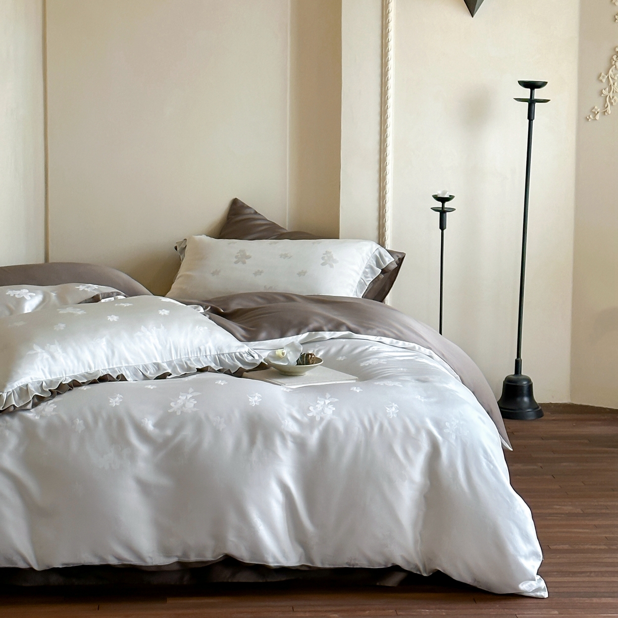 91家纺网 家纺一手货源 找家纺 玉宇阁家居 2026新款60S进口兰精天丝提花四件套-莫莫咖momocha 莫莫咖momocha-榛子酱巧