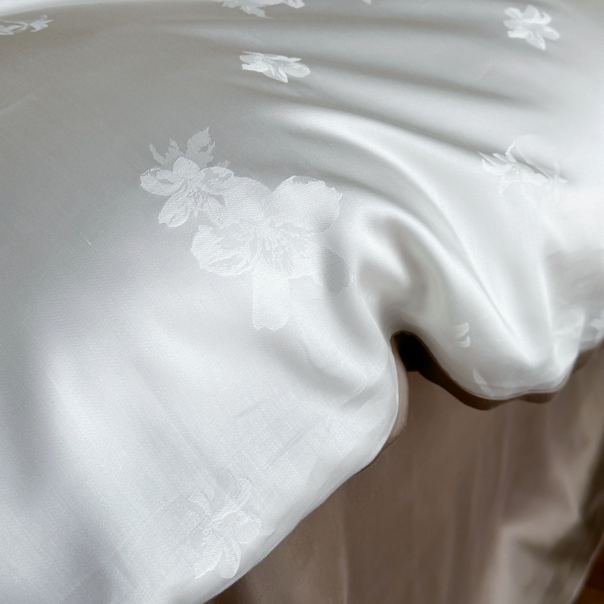 91家纺网 家纺一手货源 找家纺 玉宇阁家居 2026新款60S进口兰精天丝提花四件套-莫莫咖momocha 莫莫咖momocha-榛子酱巧