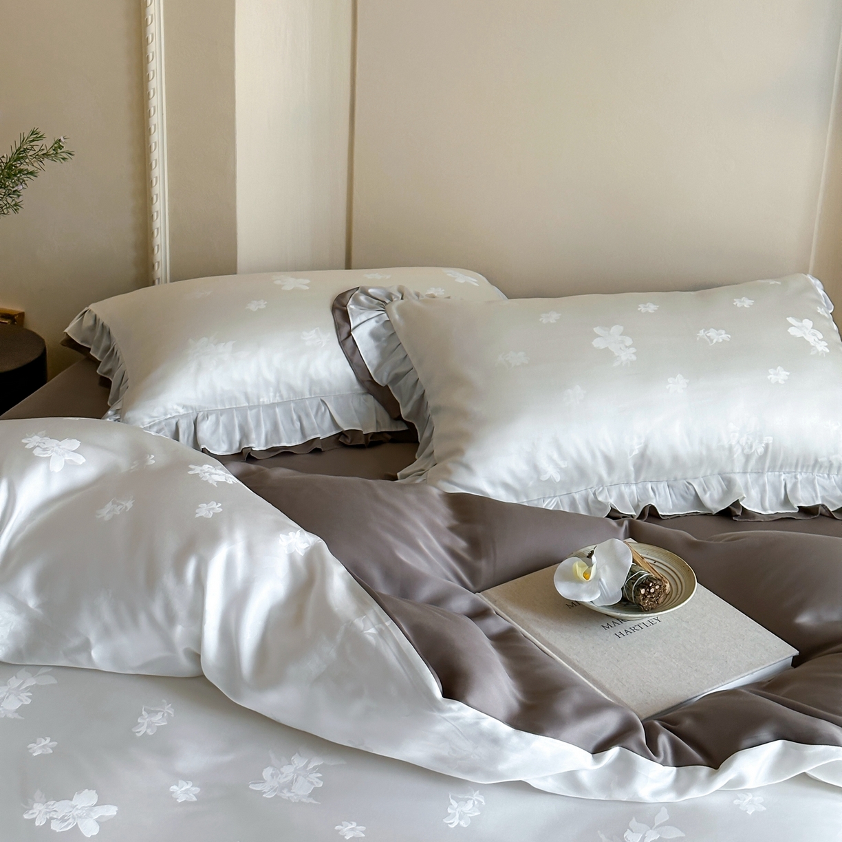 91家纺网 家纺一手货源 找家纺 玉宇阁家居 2026新款60S进口兰精天丝提花四件套-莫莫咖momocha 莫莫咖momocha-榛子酱巧