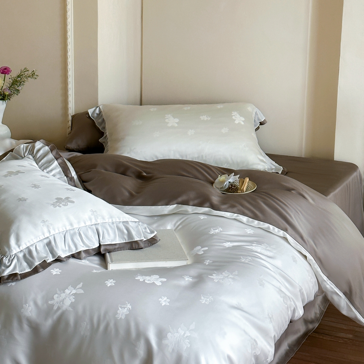 91家纺网 家纺一手货源 找家纺 玉宇阁家居 2026新款60S进口兰精天丝提花四件套-莫莫咖momocha 莫莫咖momocha-榛子酱巧