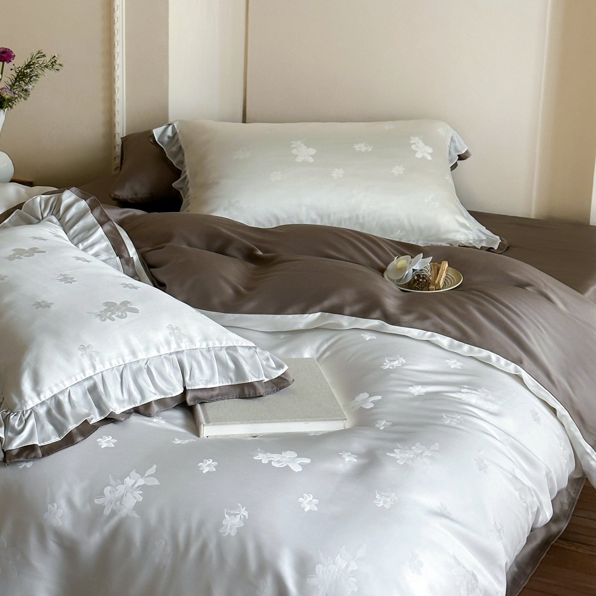 91家纺网 家纺一手货源 找家纺 玉宇阁家居 2026新款60S进口兰精天丝提花四件套-莫莫咖momocha 莫莫咖momocha-榛子酱巧