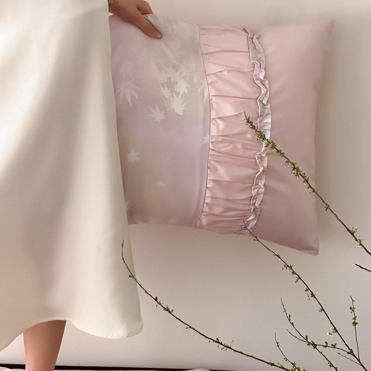 91家纺网 家纺一手货源 找家纺 （总）玉宇阁家居 2026新款兰精天丝印花四件套-薇之白