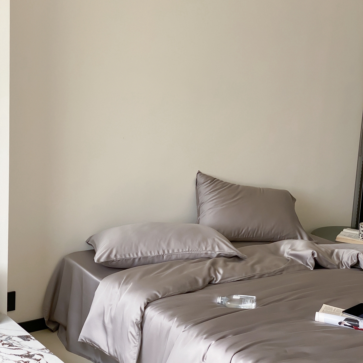 91家纺网 家纺一手货源 找家纺 玉宇阁家居 2026春夏60s兰精天丝拼色四件套 满天星紫曙光银