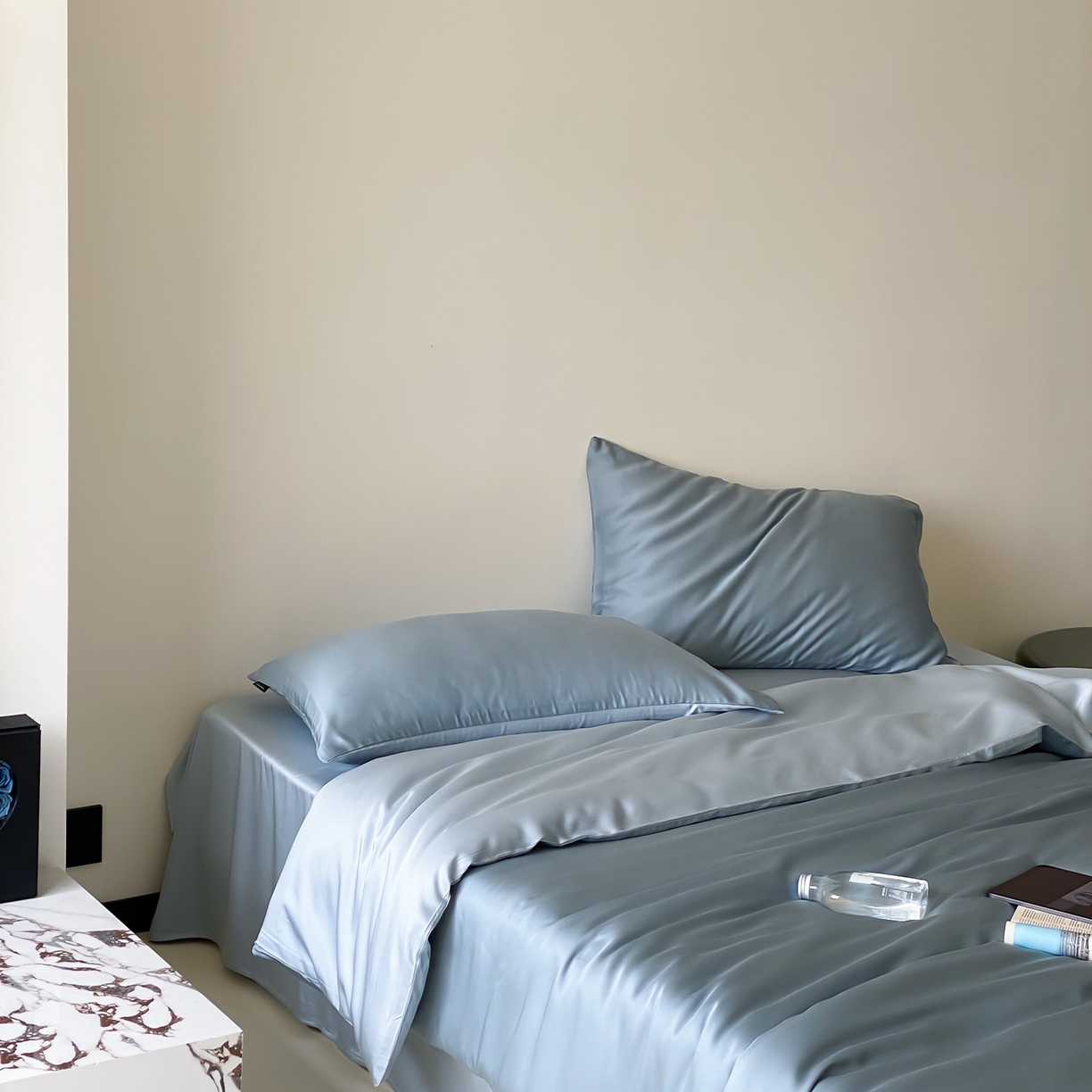 91家纺网 家纺一手货源 找家纺 玉宇阁家居 2026春夏60s兰精天丝拼色四件套 灰蓝色冰川灰