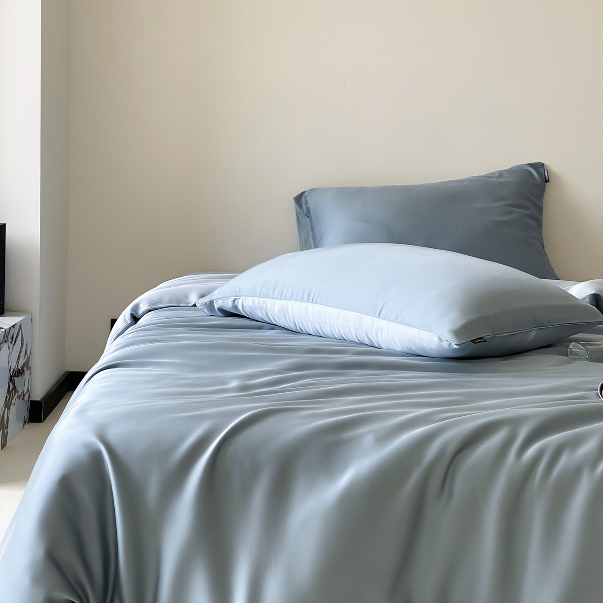 91家纺网 家纺一手货源 找家纺 玉宇阁家居 2026春夏60s兰精天丝拼色四件套 灰蓝色冰川灰