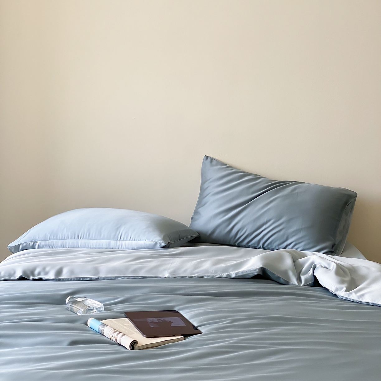 91家纺网 家纺一手货源 找家纺 玉宇阁家居 2026春夏60s兰精天丝拼色四件套 灰蓝色冰川灰