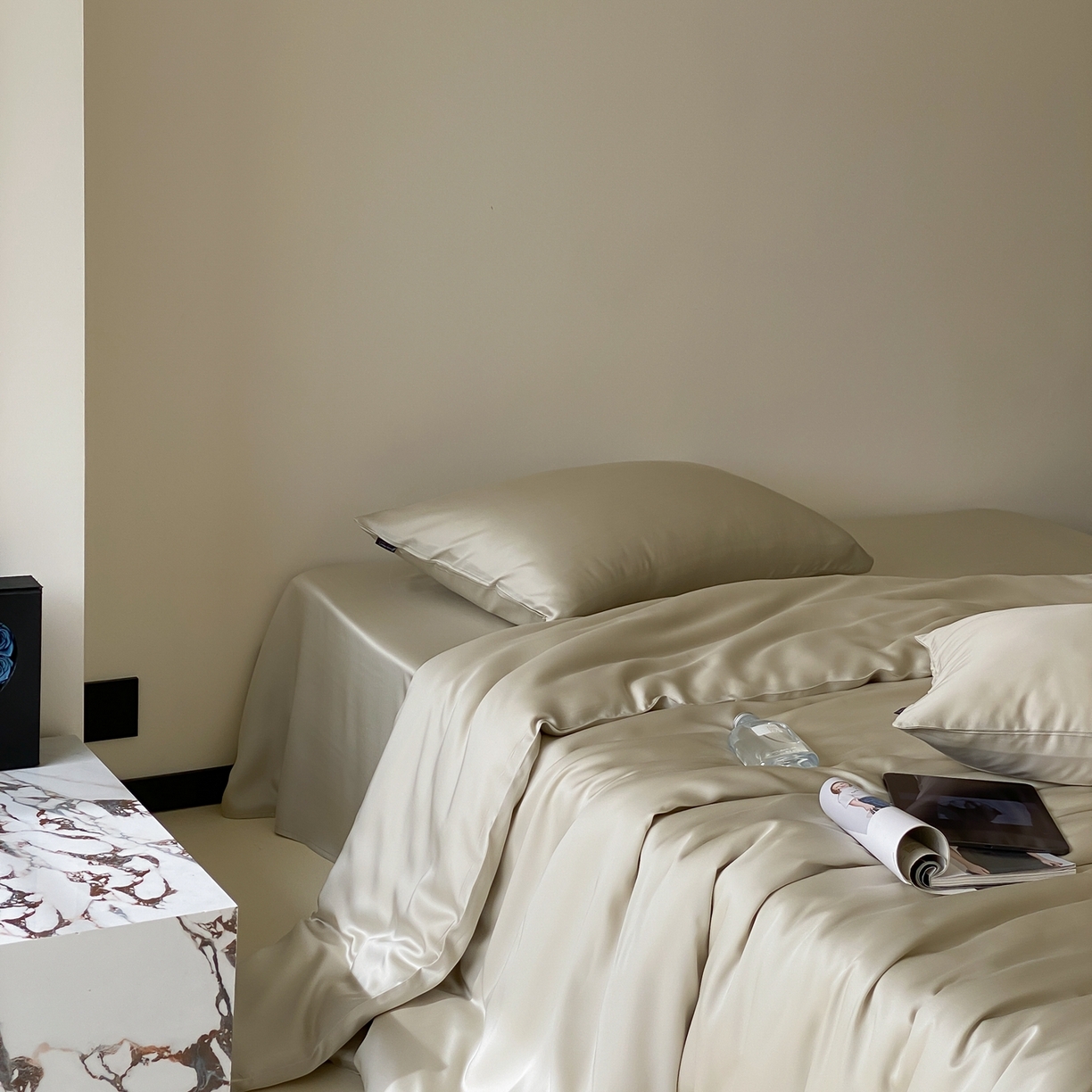 91家纺网 家纺一手货源 找家纺 玉宇阁家居 2026春夏60s兰精天丝拼色四件套 极地白