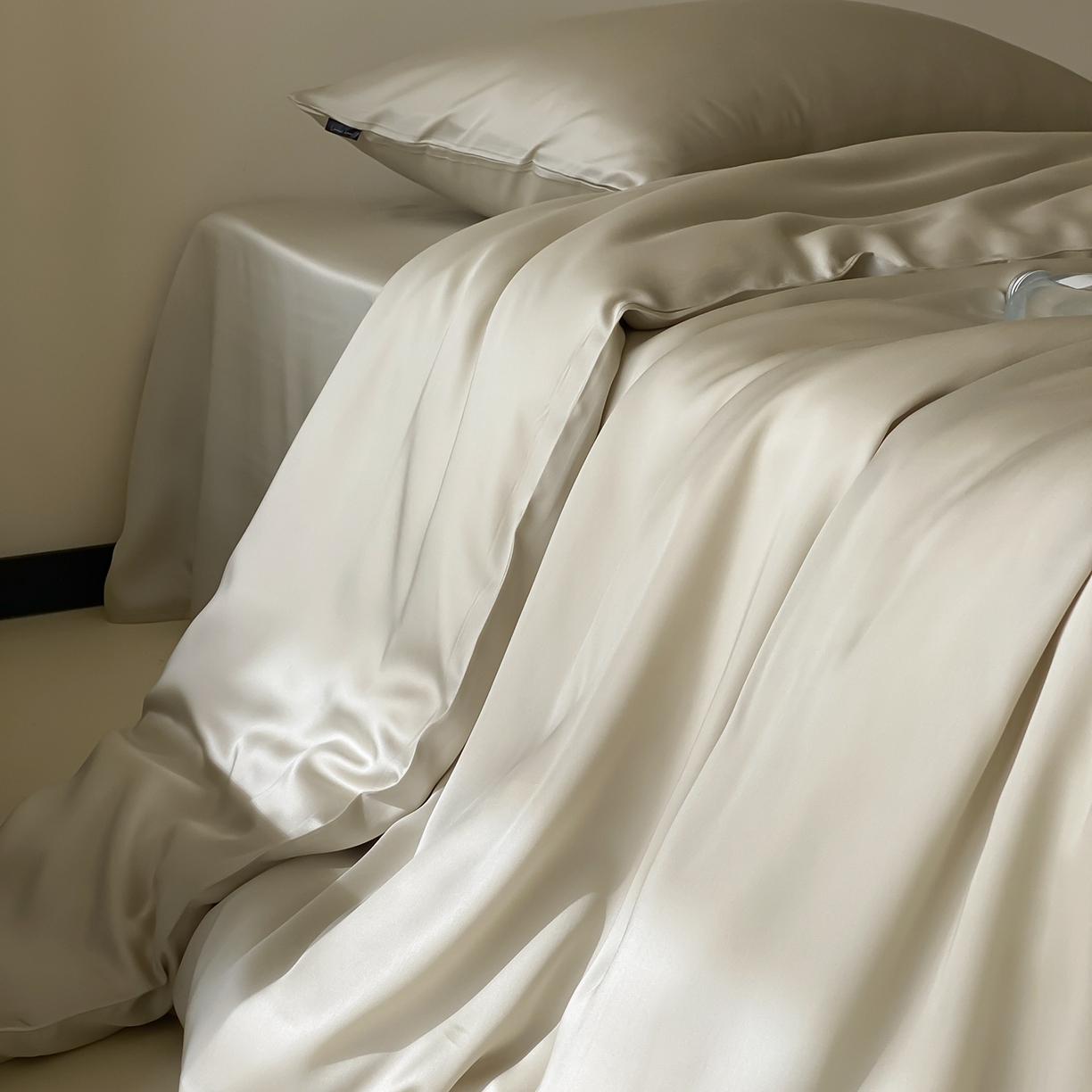 91家纺网 家纺一手货源 找家纺 玉宇阁家居 2026春夏60s兰精天丝拼色四件套 极地白