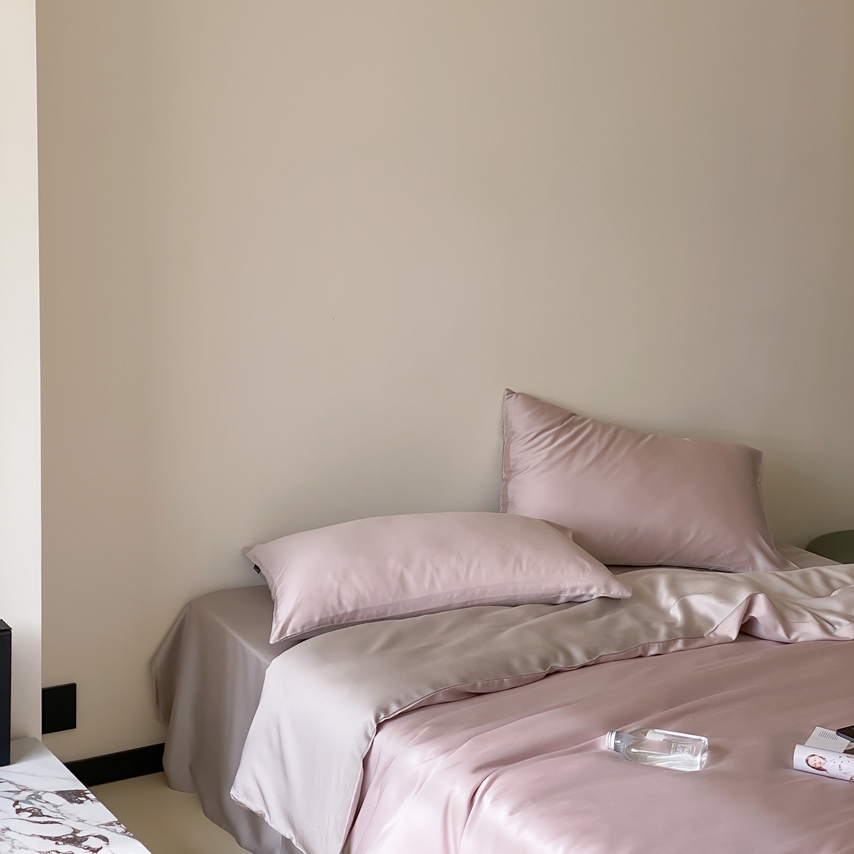 91家纺网 家纺一手货源 找家纺 玉宇阁家居 2026春夏60s兰精天丝拼色四件套 洋气裸粉