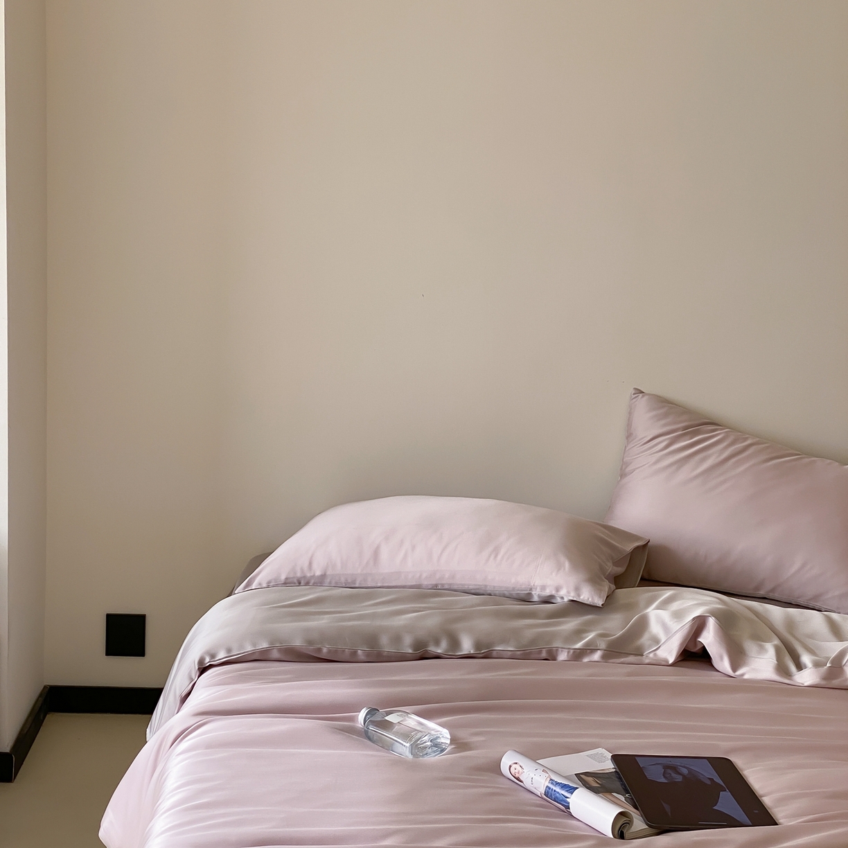 91家纺网 家纺一手货源 找家纺 玉宇阁家居 2026春夏60s兰精天丝拼色四件套 洋气裸粉