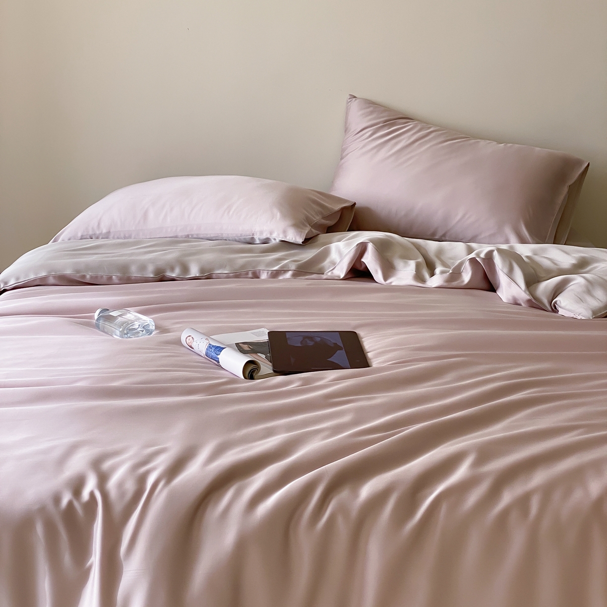 91家纺网 家纺一手货源 找家纺 玉宇阁家居 2026春夏60s兰精天丝拼色四件套 洋气裸粉