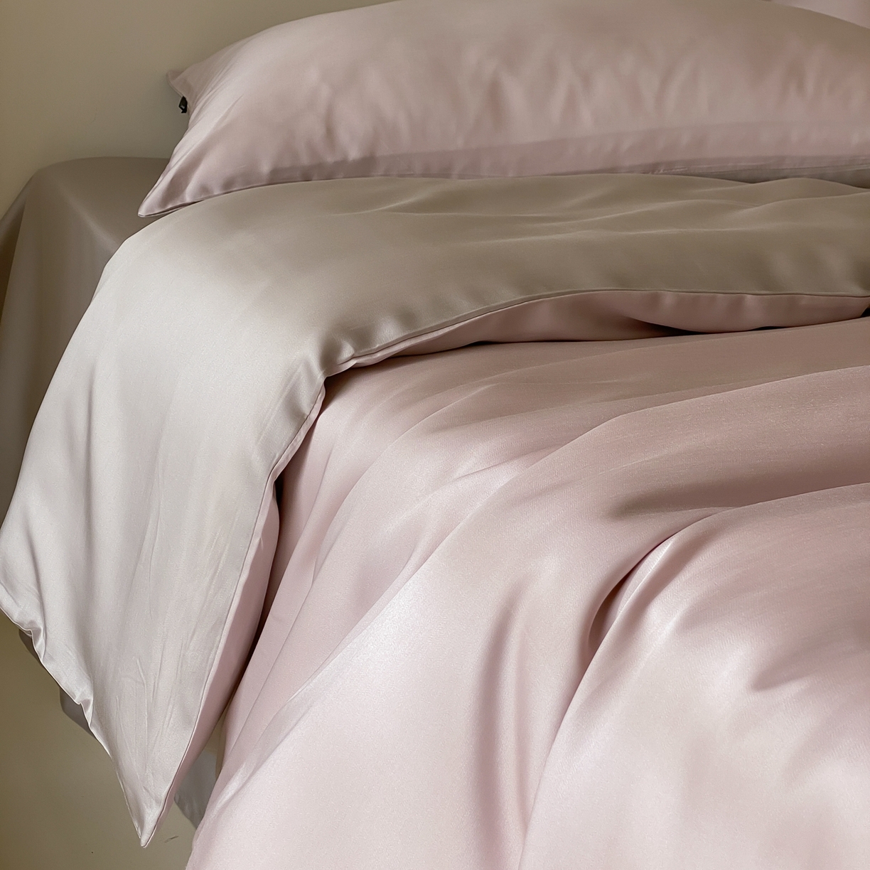 91家纺网 家纺一手货源 找家纺 玉宇阁家居 2026春夏60s兰精天丝拼色四件套 洋气裸粉