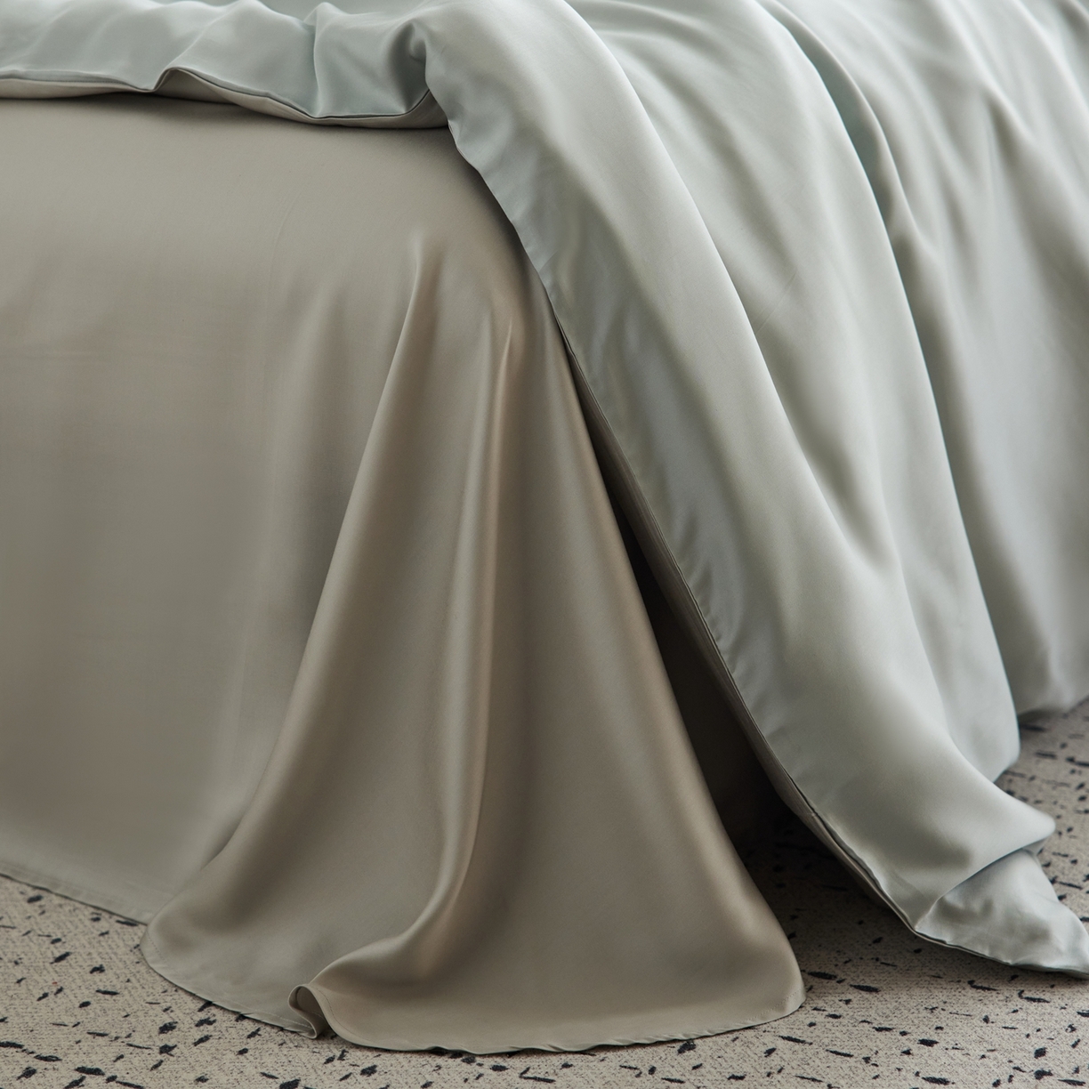 91家纺网 家纺一手货源 找家纺 玉宇阁家居 2026春夏60s兰精天丝拼色四件套 月青-烟灰