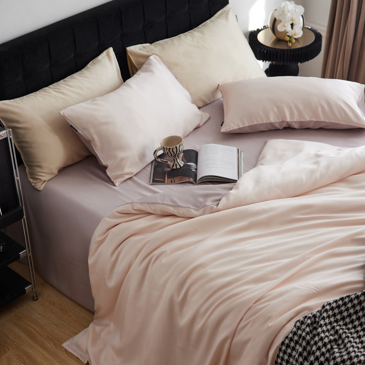 91家纺网 家纺一手货源 找家纺 玉宇阁家居 2026春夏60s兰精天丝拼色四件套 浅杏-星黛紫