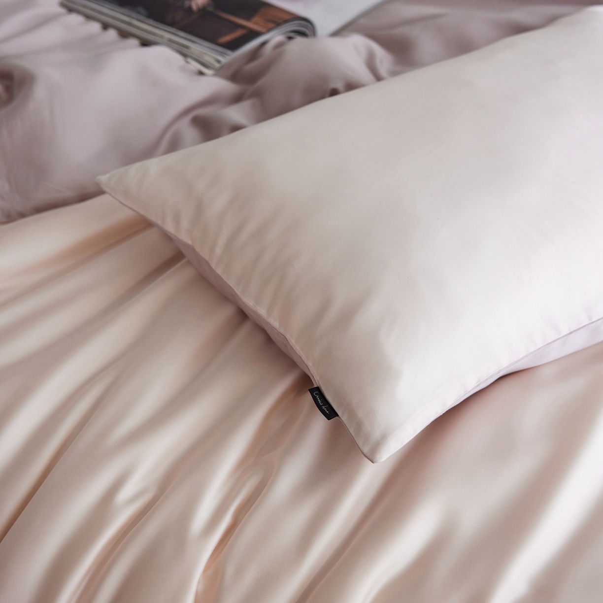 91家纺网 家纺一手货源 找家纺 玉宇阁家居 2026春夏60s兰精天丝拼色四件套 浅杏-星黛紫