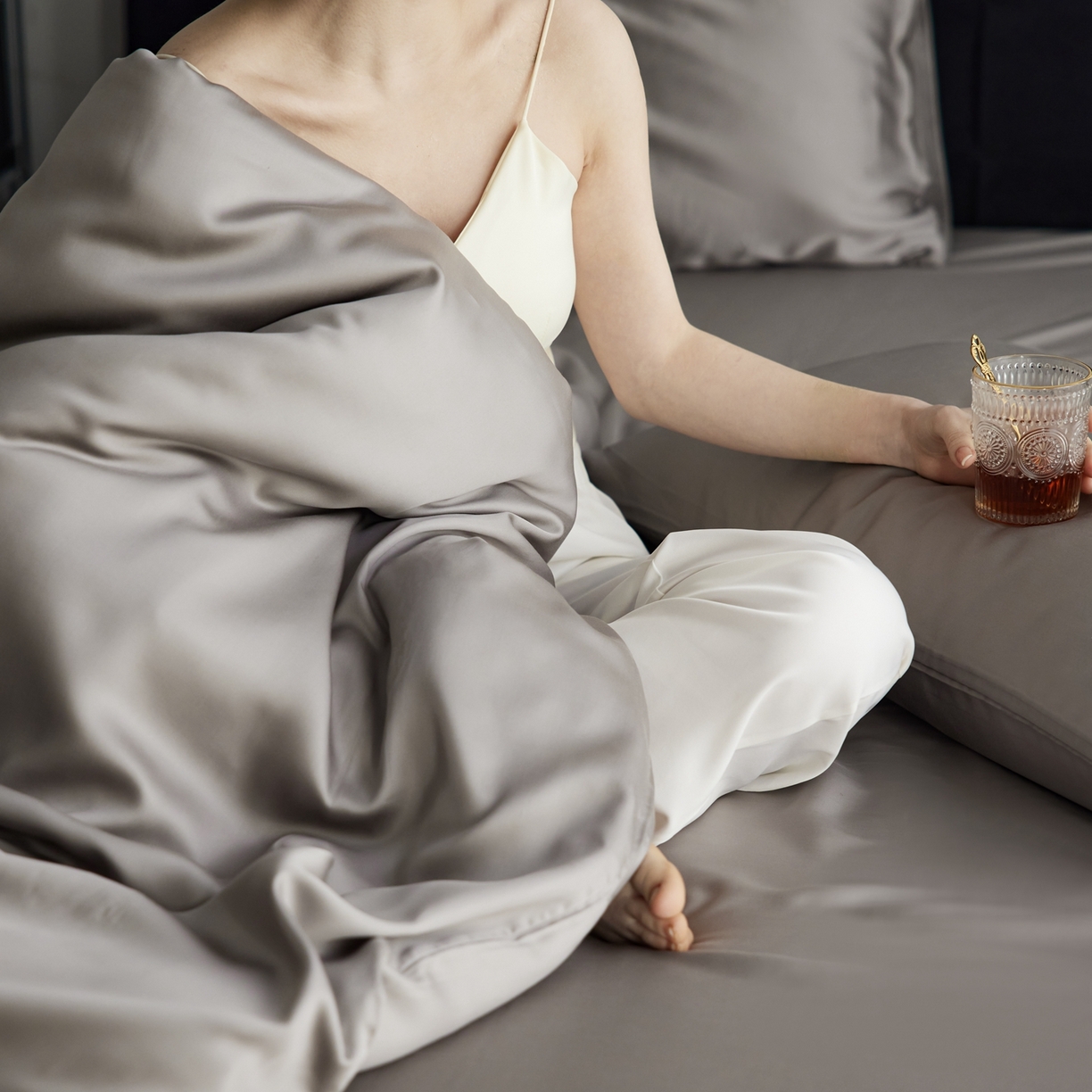 91家纺网 家纺一手货源 找家纺 玉宇阁家居 2026春夏60s兰精天丝拼色四件套 岩石灰