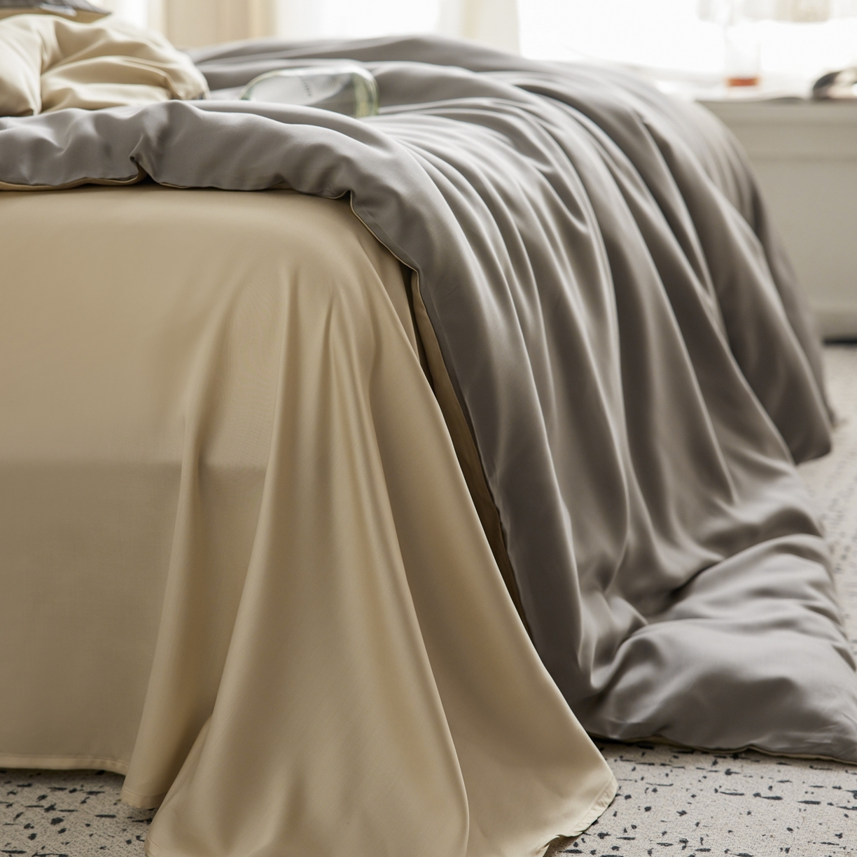 91家纺网 家纺一手货源 找家纺 玉宇阁家居 2026春夏60s兰精天丝拼色四件套 都市灰香槟