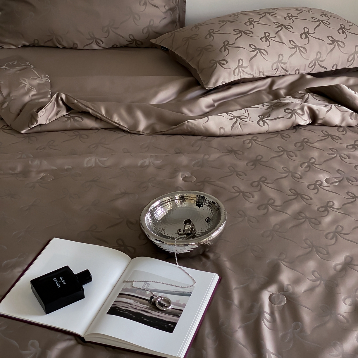 91家纺网 家纺一手货源 找家纺 （总）玉宇阁家居 2026新款60s兰精天丝提花夏被夏凉被空调被四件套-半岛茶