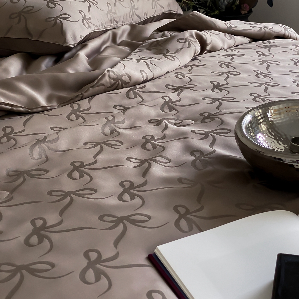 91家纺网 家纺一手货源 找家纺 （总）玉宇阁家居 2026新款60s兰精天丝提花夏被夏凉被空调被四件套-半岛茶