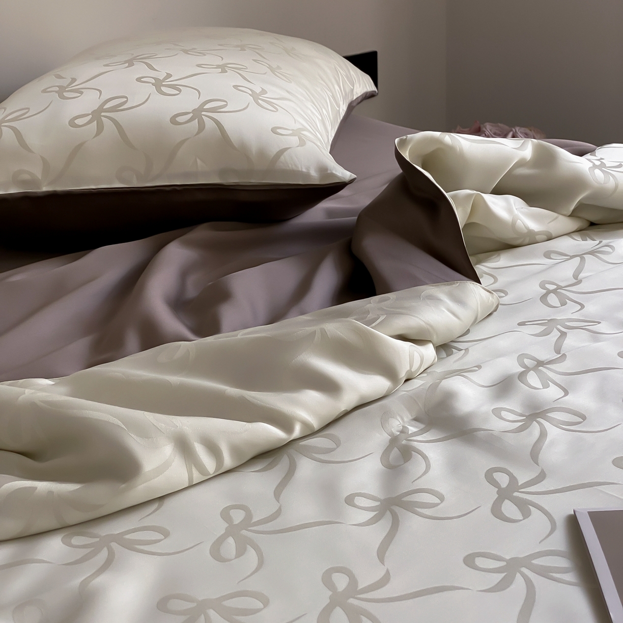 91家纺网 家纺一手货源 找家纺 玉宇阁家居 2026新款60s兰精天丝提花夏被夏凉被空调被四件套-半岛茶 半岛茶-松栗奶油