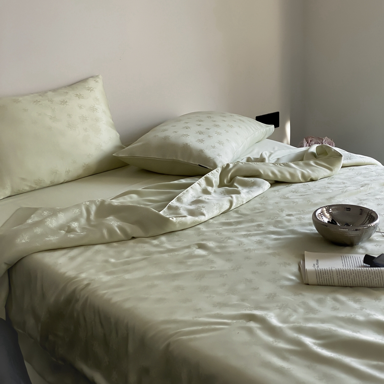 91家纺网 家纺一手货源 找家纺 玉宇阁家居 2026新款60s兰精天丝提花夏被夏凉被空调被四件套-半岛茶 花影