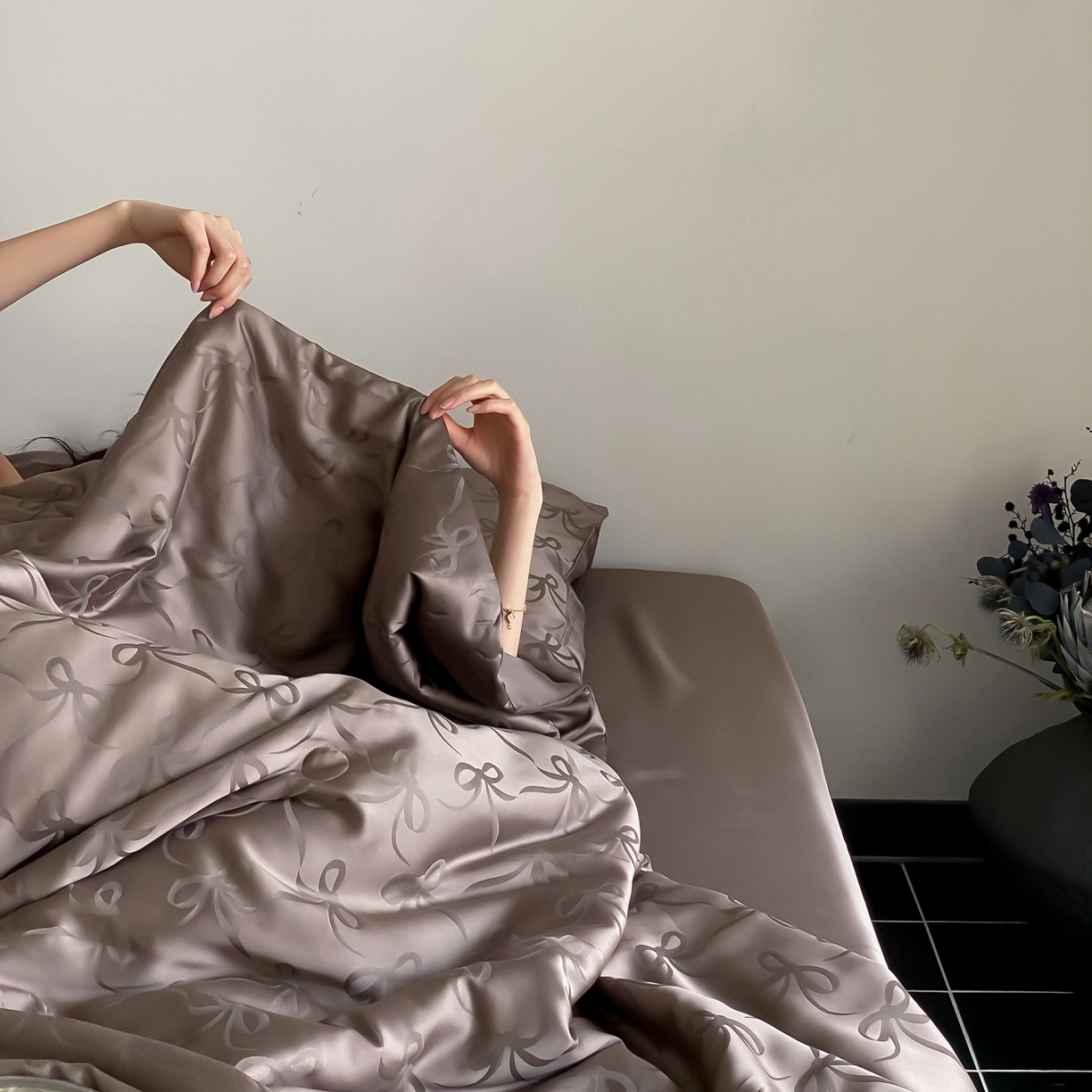 91家纺网 家纺一手货源 找家纺 玉宇阁家居 2026新款60s兰精天丝提花夏被夏凉被空调被四件套-半岛茶 半岛茶-松栗