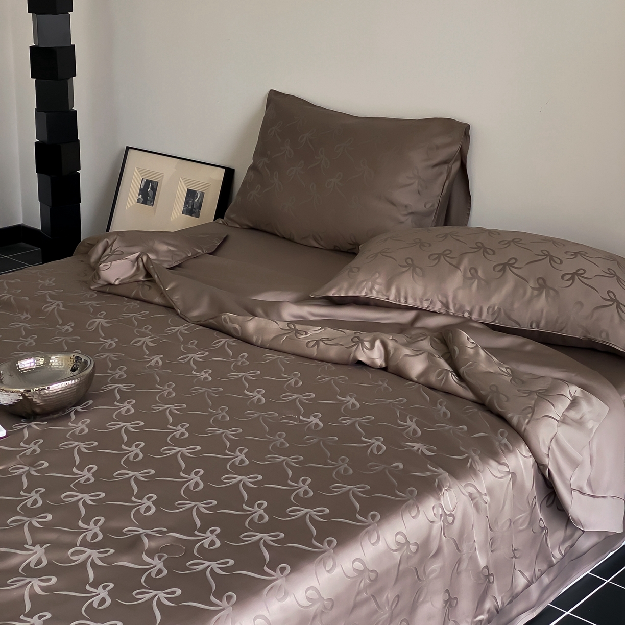 91家纺网 家纺一手货源 找家纺 玉宇阁家居 2026新款60s兰精天丝提花夏被夏凉被空调被四件套-半岛茶 半岛茶-松栗