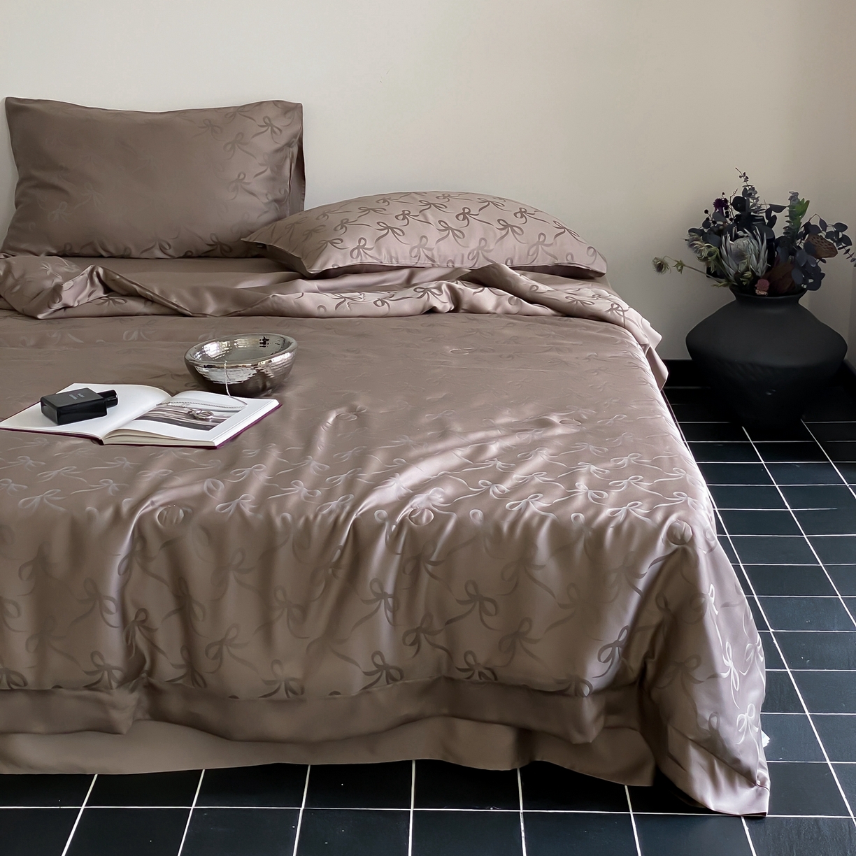 91家纺网 家纺一手货源 找家纺 玉宇阁家居 2026新款60s兰精天丝提花夏被夏凉被空调被四件套-半岛茶 半岛茶-松栗