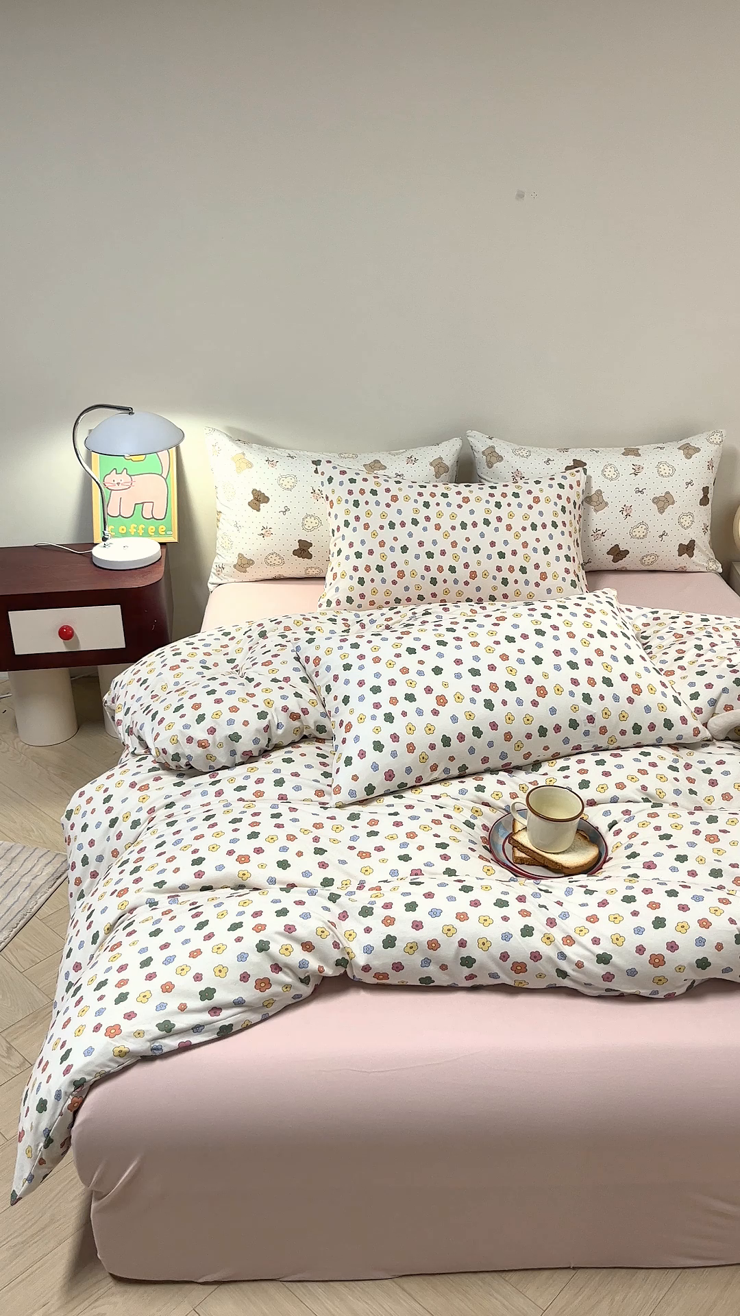 91家纺网 家纺一手货源 找家纺 梦可莱家居 2026新款全棉纯棉针织棉印花可爱卡通系列四件套 七彩花