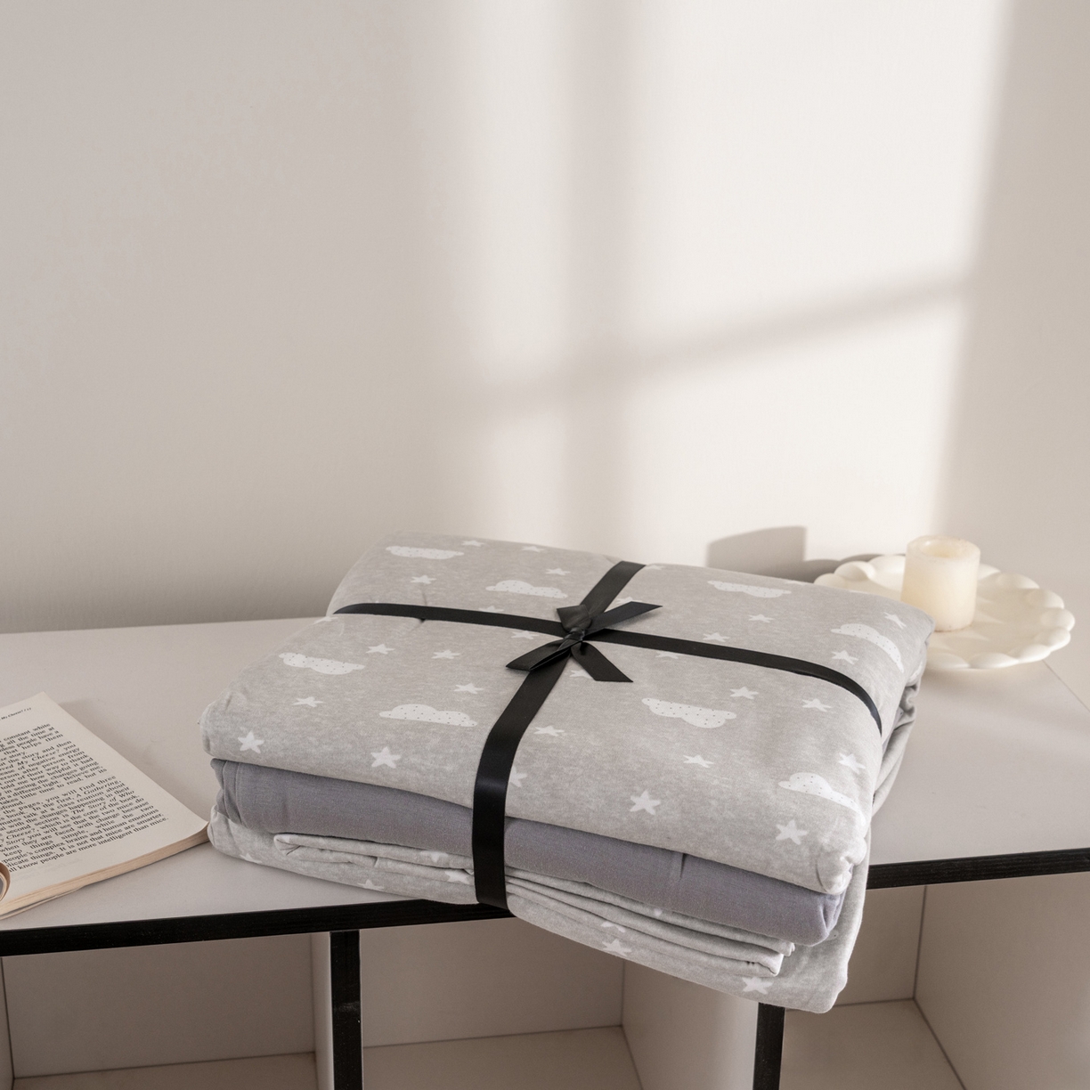 91家纺网 家纺一手货源 找家纺 梦可莱家居 2026新款全棉纯棉针织棉印花可爱卡通系列四件套 云朵灰