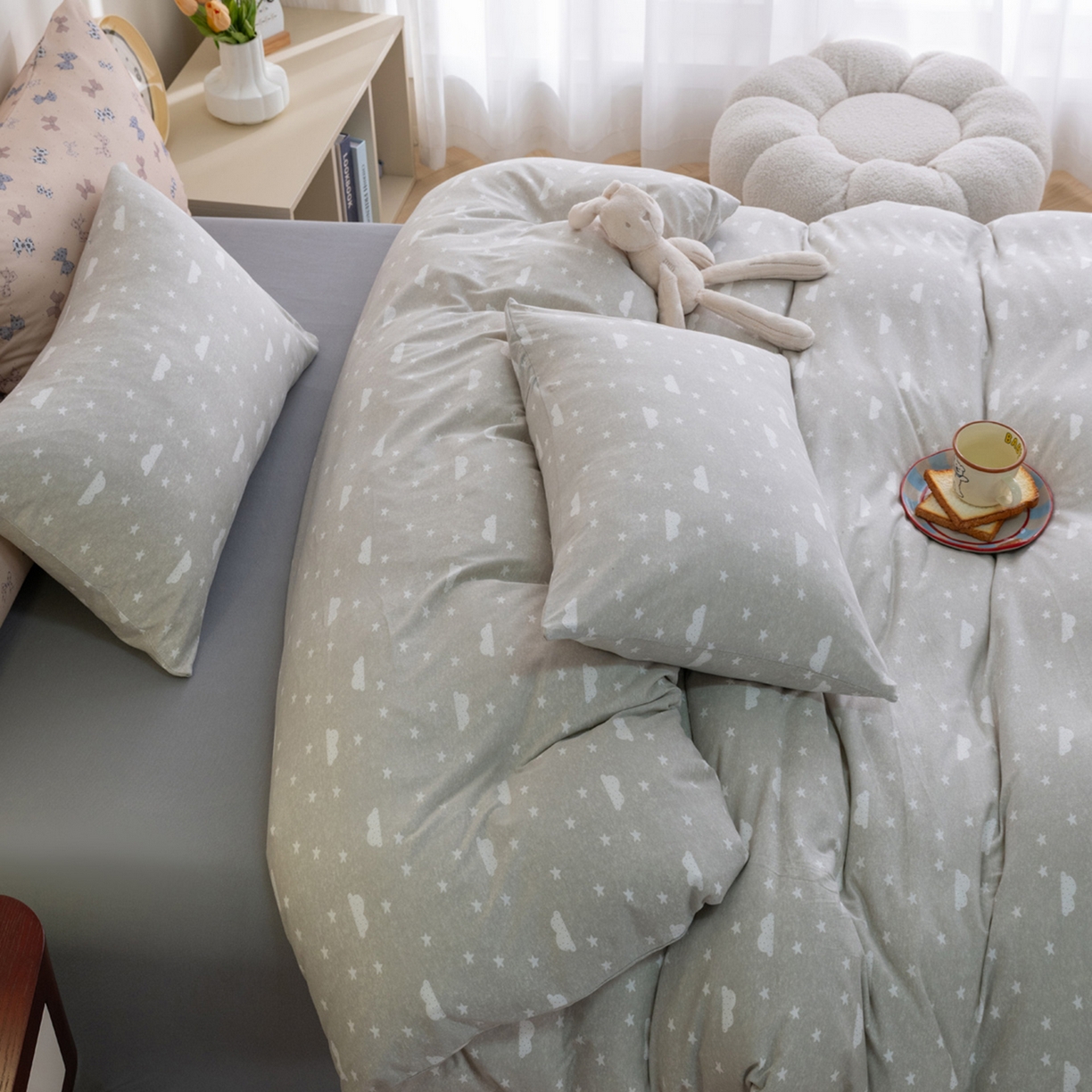 91家纺网 家纺一手货源 找家纺 梦可莱家居 2026新款全棉纯棉针织棉印花可爱卡通系列四件套 云朵灰