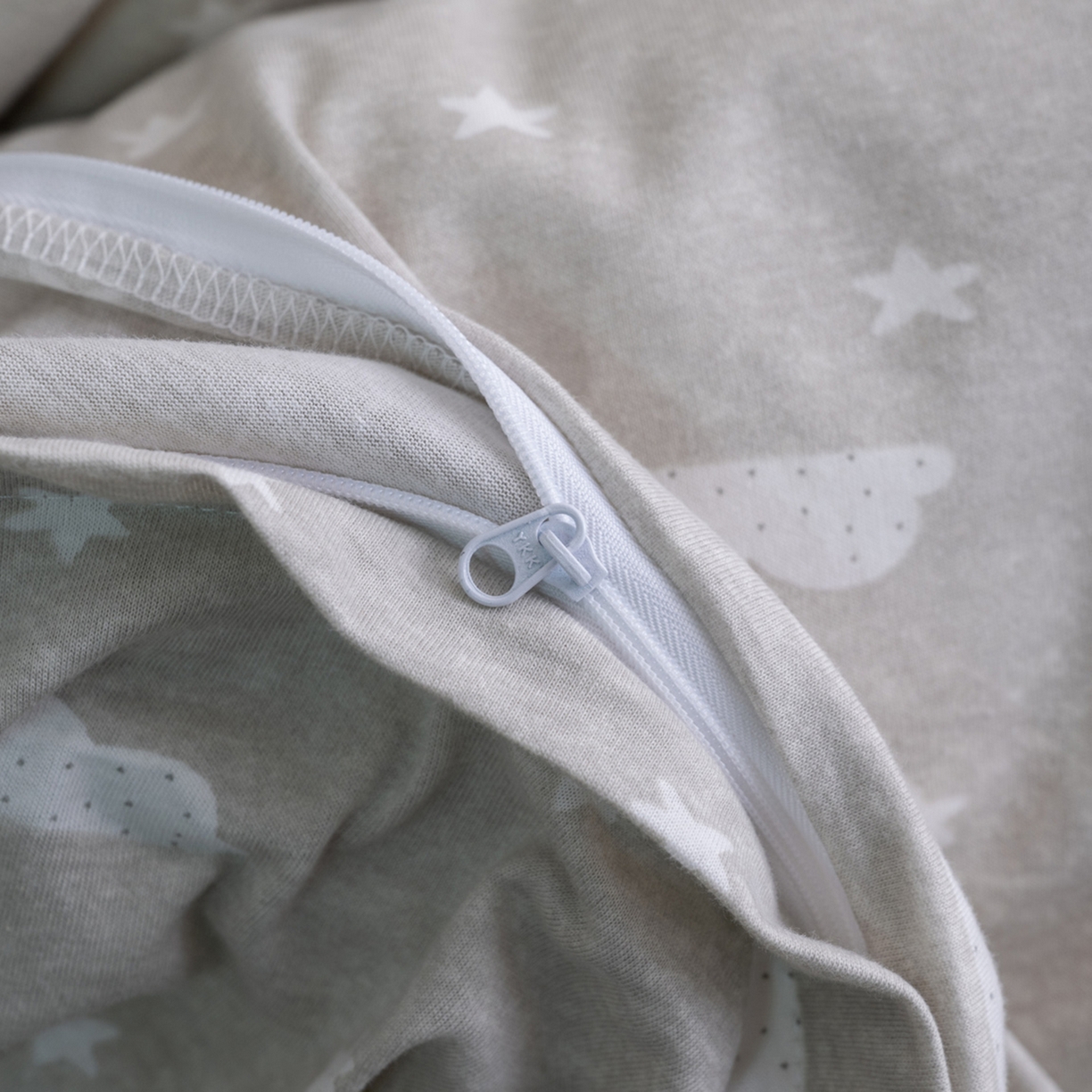 91家纺网 家纺一手货源 找家纺 梦可莱家居 2026新款全棉纯棉针织棉印花可爱卡通系列四件套 云朵灰