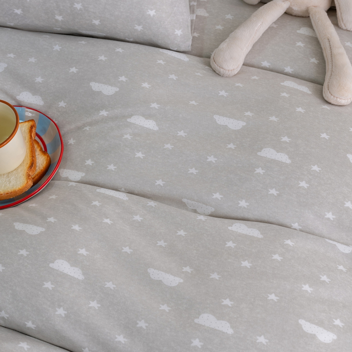 91家纺网 家纺一手货源 找家纺 梦可莱家居 2026新款全棉纯棉针织棉印花可爱卡通系列四件套 云朵灰