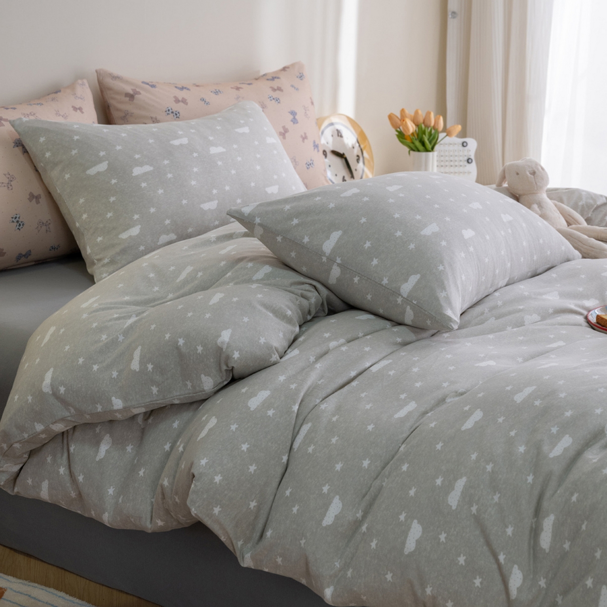 91家纺网 家纺一手货源 找家纺 梦可莱家居 2026新款全棉纯棉针织棉印花可爱卡通系列四件套 云朵灰