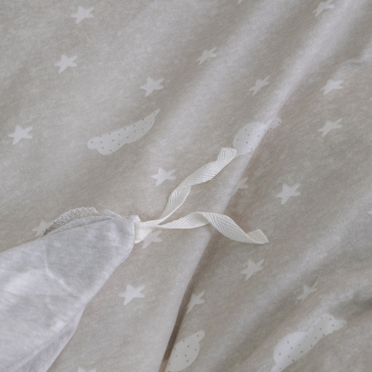 91家纺网 家纺一手货源 找家纺 梦可莱家居 2026新款全棉纯棉针织棉印花可爱卡通系列四件套 云朵灰